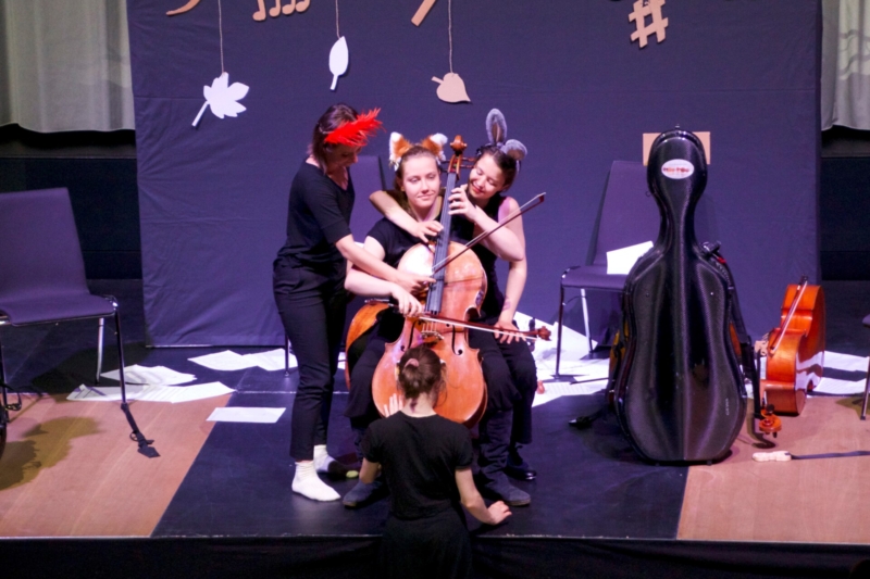Musiker auf Bühne in SZentrum in Schwaz