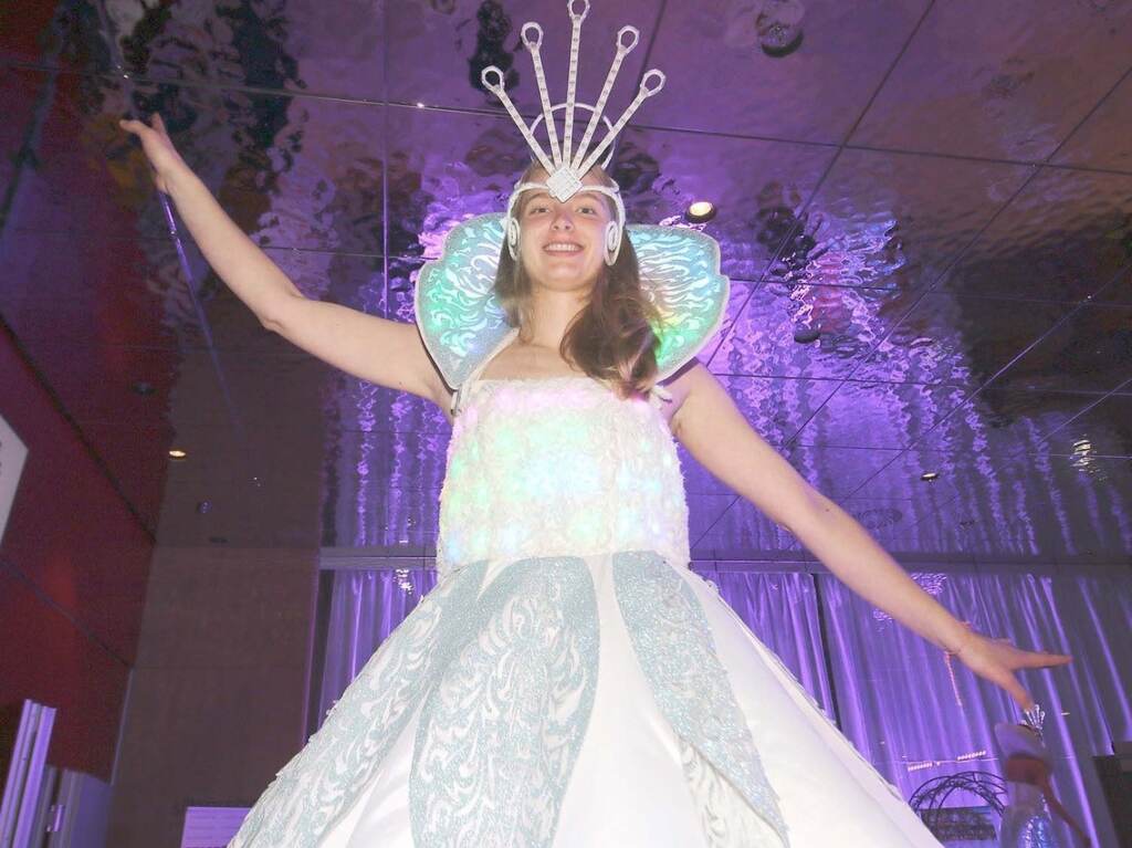 Showact auf Bühne im SZentrum in Schwaz