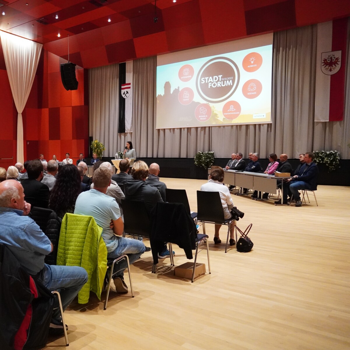 Saal mit Bühne und Publikum im SZentrum